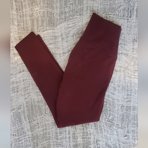 💚5/$25 OFFLINE By Aerie OG High Waisted Burgunday Legging Size Medium - Picture 6 of 7